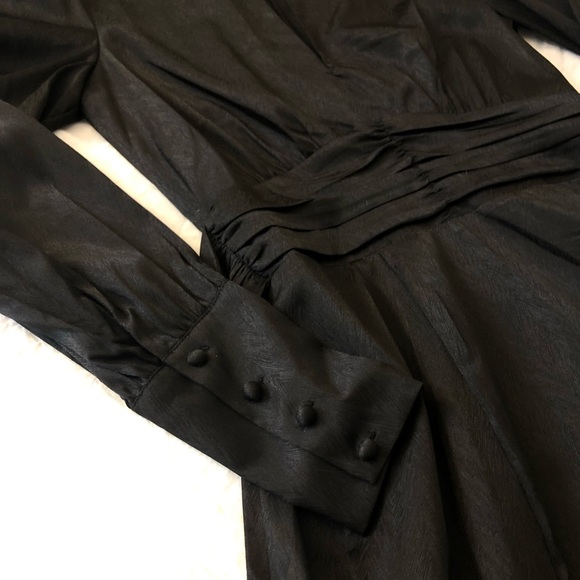 WAYF Black Dress 🖤 - Picture 4 of 9